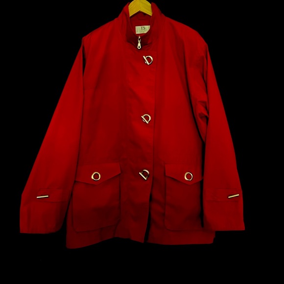 Red coat/jacket.Silver coloured adornments. Water repellent. Lined. Nautical - Picture 5 of 12